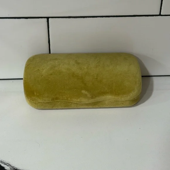 Gucci Sunglasses with Green Velour CaseC - Picture 5 of 5